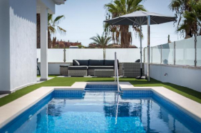 Luxurious 5* VILLA - 300M2 - private HEATED pool - garage - WiFi